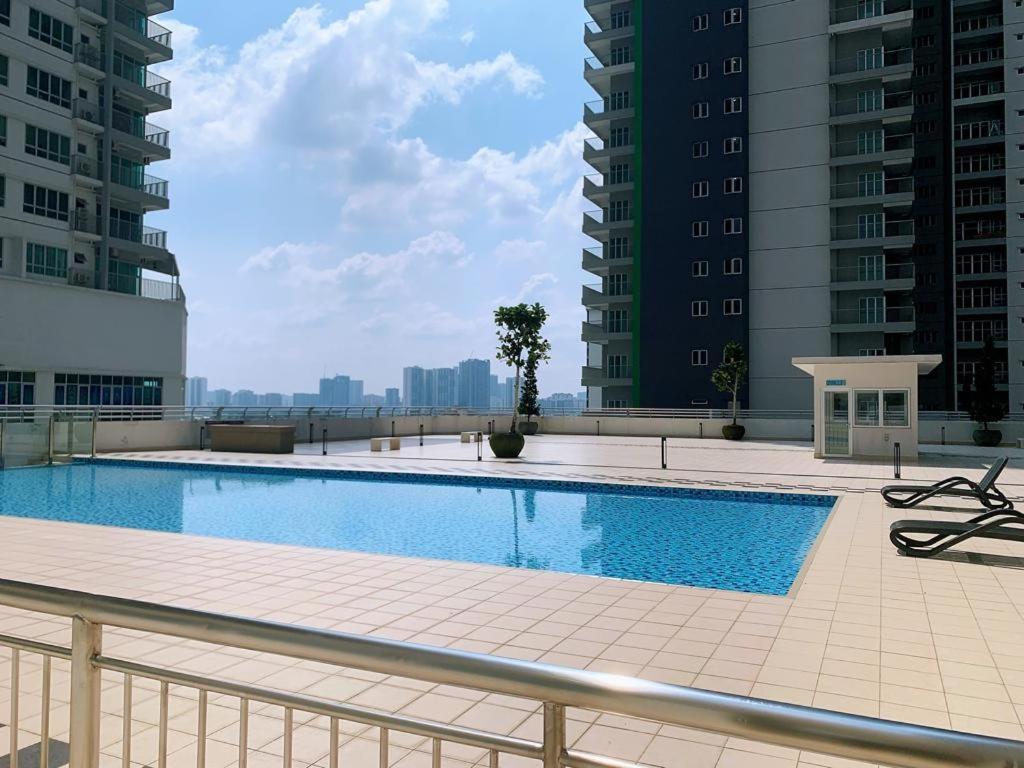 Corner Kl Pool View Rc Residence Kuala Lumpur Exterior photo